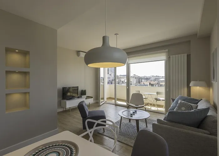 Urban Zen With View - City Break Apartments